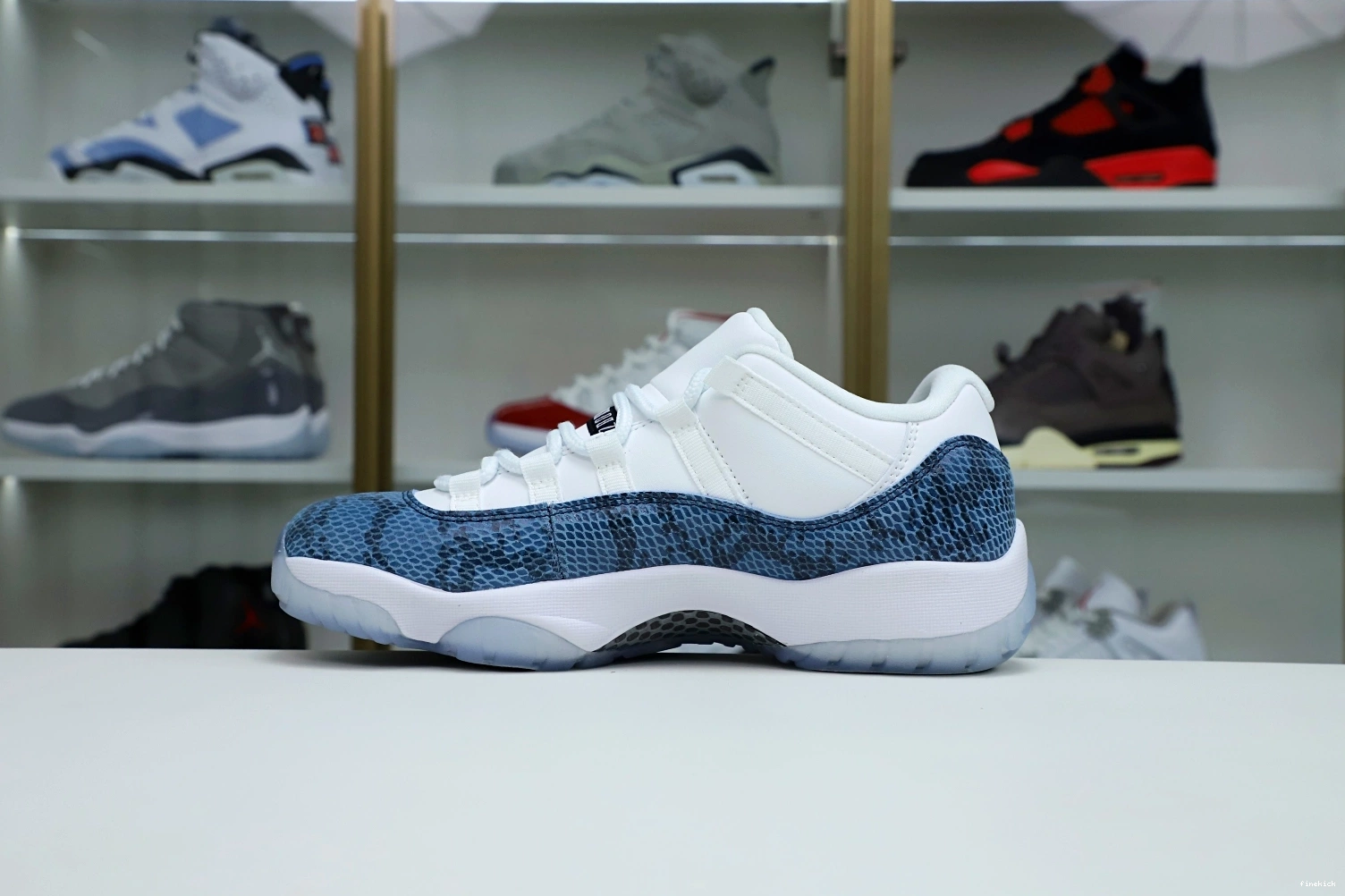 Jordan Air Jordan 11 “navy snakeskin” 1102